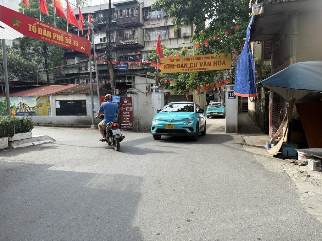 Bán nhà Lạc Trung - diện tích 44m2 6 tầng - Mặt ngõ to ô tô tránh - giá 16,2 tỷ