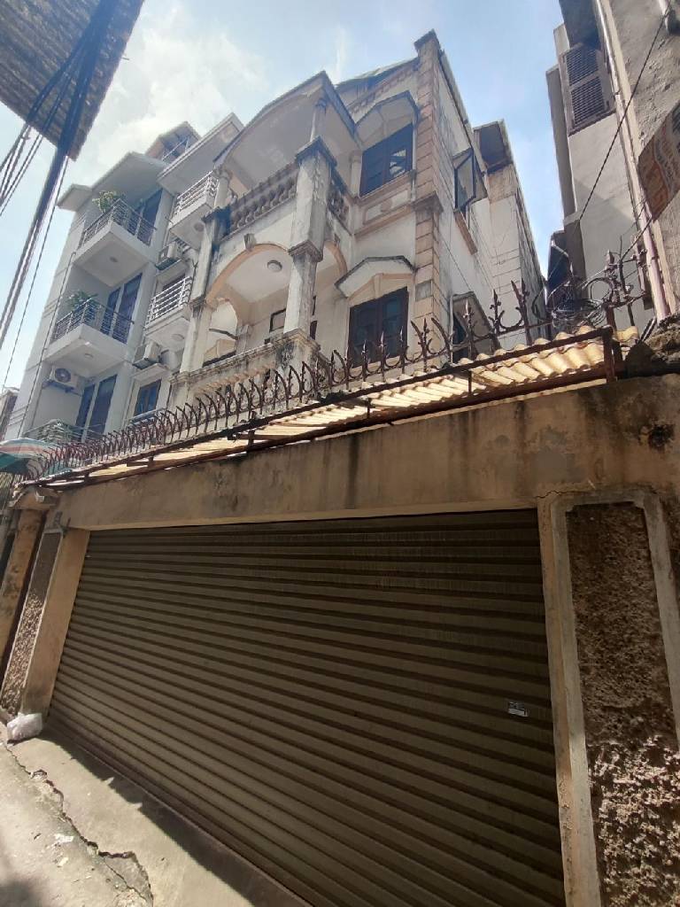 Bán nhà Hoàng Mai - diện tích 102m2 4 tầng - Ô tô vào trong nhà - giá 23,5 tỷ