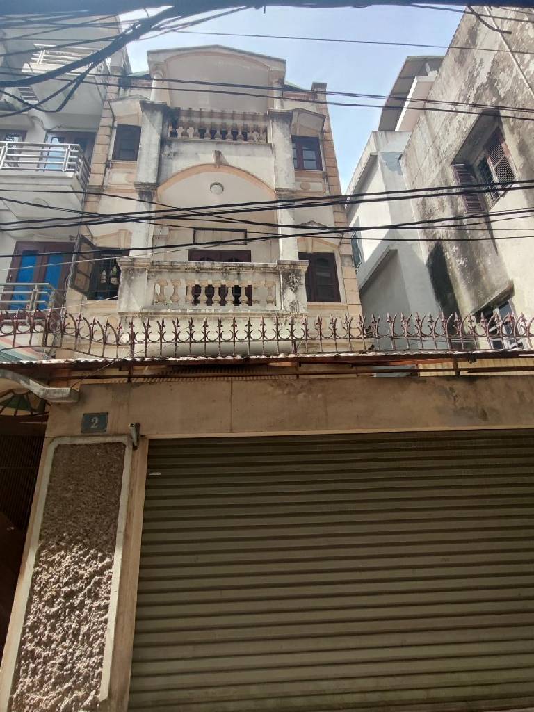 Bán nhà Hoàng Mai - diện tích 102m2 4 tầng - Ô tô vào trong nhà - giá 23,5 tỷ