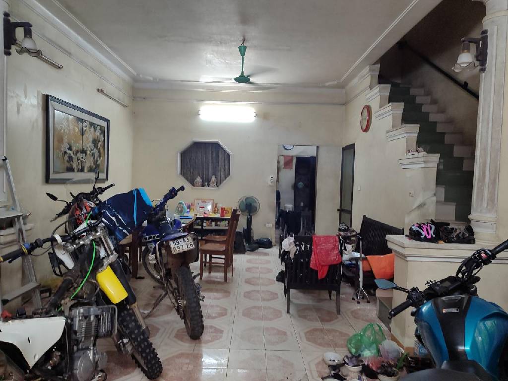 Bán nhà Hoàng Mai - diện tích 102m2 4 tầng - Ô tô vào trong nhà - giá 23,5 tỷ