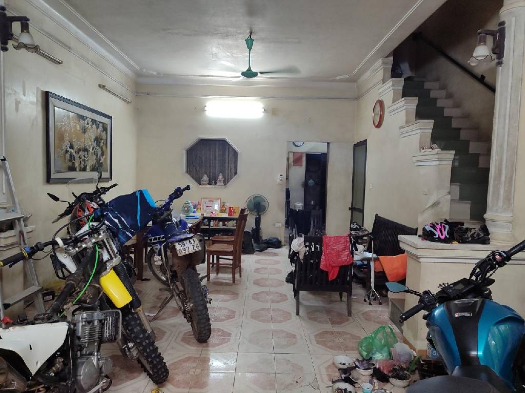 Bán nhà Hoàng Mai - diện tích 102m2 4 tầng - Ô tô vào trong nhà - giá 23,5 tỷ