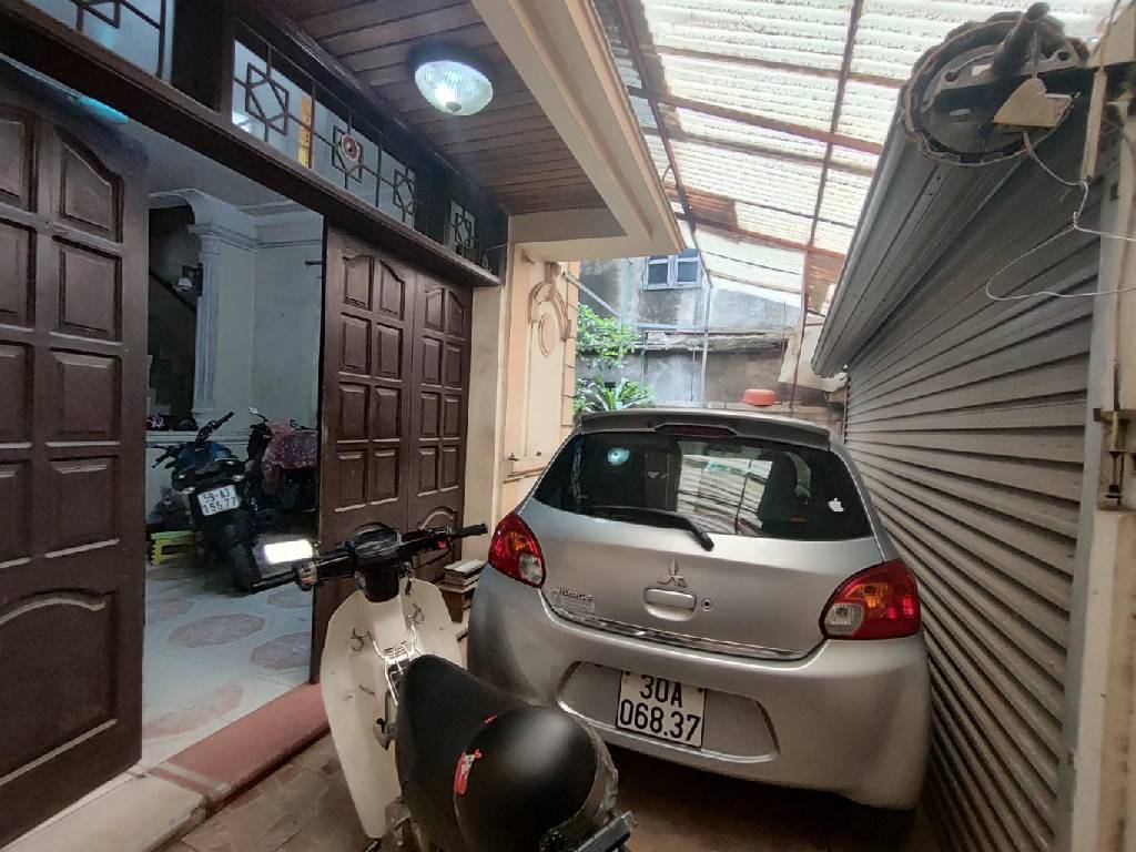 Bán nhà Hoàng Mai - diện tích 102m2 4 tầng - Ô tô vào trong nhà - giá 23,5 tỷ