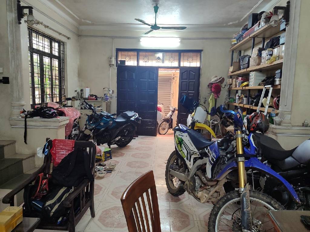 Bán nhà Hoàng Mai - diện tích 102m2 4 tầng - Ô tô vào trong nhà - giá 23,5 tỷ