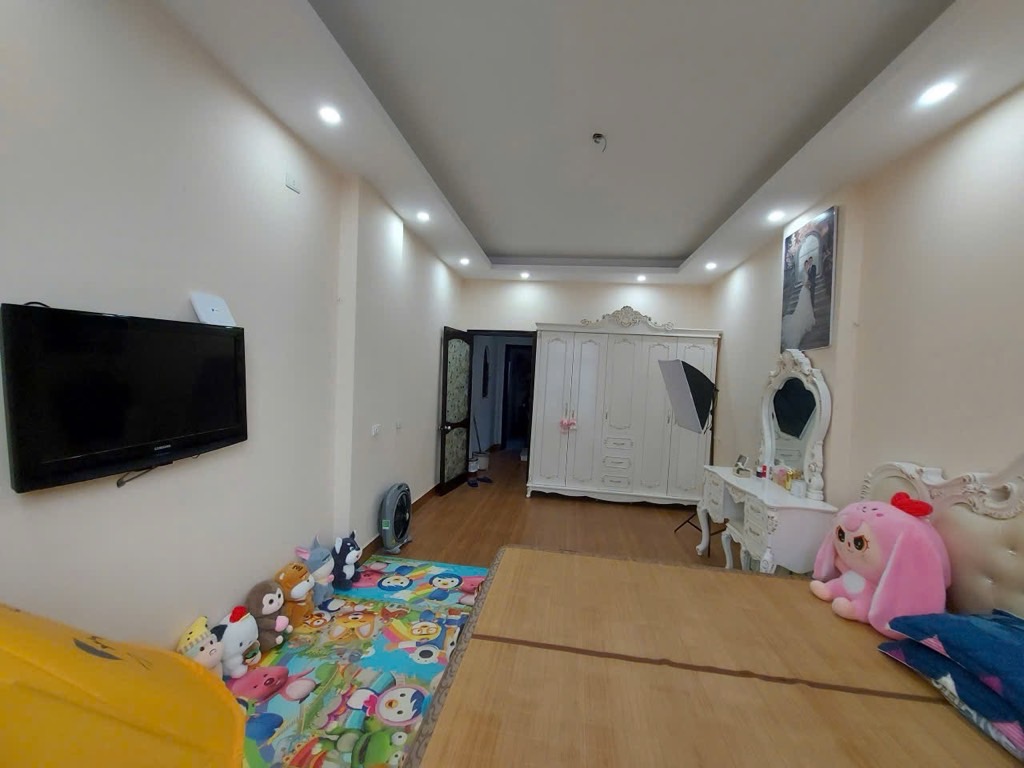 Bán nhà Tân Mai - diện tích 26m2 4 tầng - Đối diện trường THCS Trương Định - giá 14,5 tỷ