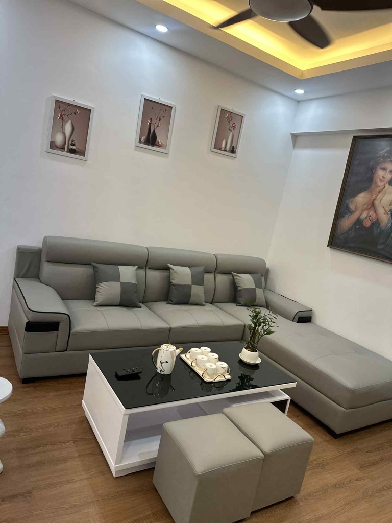 Bán nhà Lĩnh Nam - diện tích 115m2 24 tầng - Căn hộ 3 phòng ngủ 2WC tầng 4 view nhìn ra thành phố rất thoáng - giá 5,8 tỷ