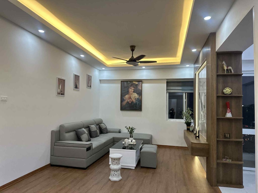 Bán nhà Lĩnh Nam - diện tích 115m2 24 tầng - Căn hộ 3 phòng ngủ 2WC tầng 4 view nhìn ra thành phố rất thoáng - giá 5,8 tỷ