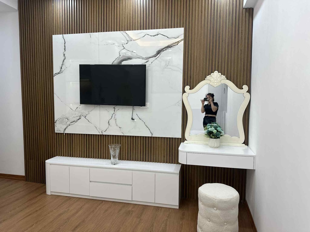 Bán nhà Lĩnh Nam - diện tích 115m2 24 tầng - Căn hộ 3 phòng ngủ 2WC tầng 4 view nhìn ra thành phố rất thoáng - giá 5,8 tỷ