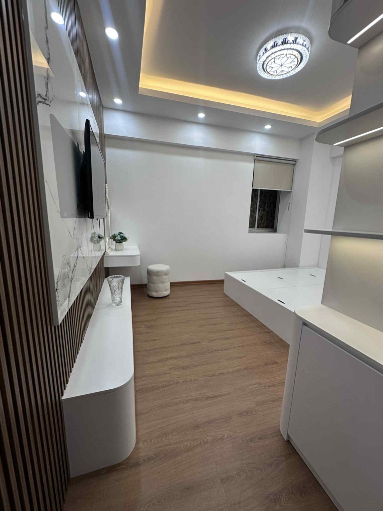 Bán nhà Lĩnh Nam - diện tích 115m2 24 tầng - Căn hộ 3 phòng ngủ 2WC tầng 4 view nhìn ra thành phố rất thoáng - giá 5,8 tỷ