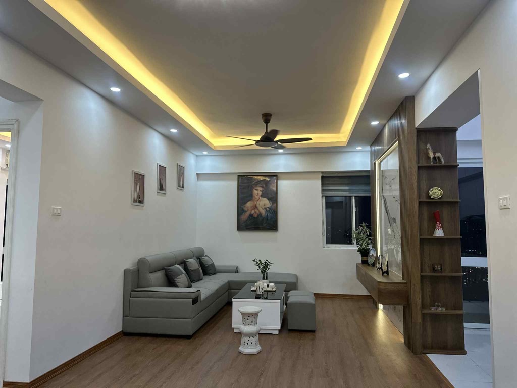 Bán nhà Lĩnh Nam - diện tích 115m2 24 tầng - Căn hộ 3 phòng ngủ 2WC tầng 4 view nhìn ra thành phố rất thoáng - giá 5,8 tỷ