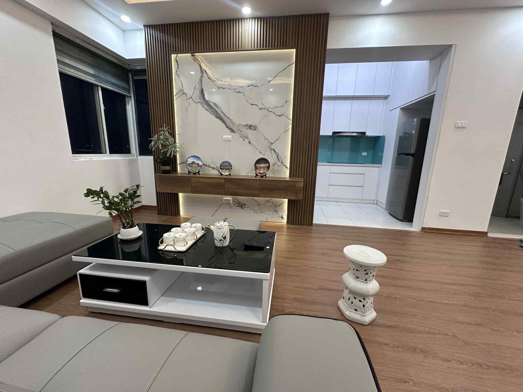 Bán nhà Lĩnh Nam - diện tích 115m2 24 tầng - Căn hộ 3 phòng ngủ 2WC tầng 4 view nhìn ra thành phố rất thoáng - giá 5,8 tỷ