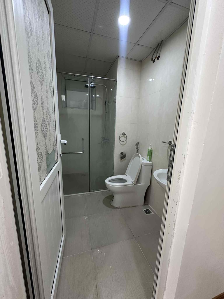 Bán nhà Lĩnh Nam - diện tích 115m2 24 tầng - Căn hộ 3 phòng ngủ 2WC tầng 4 view nhìn ra thành phố rất thoáng - giá 5,8 tỷ