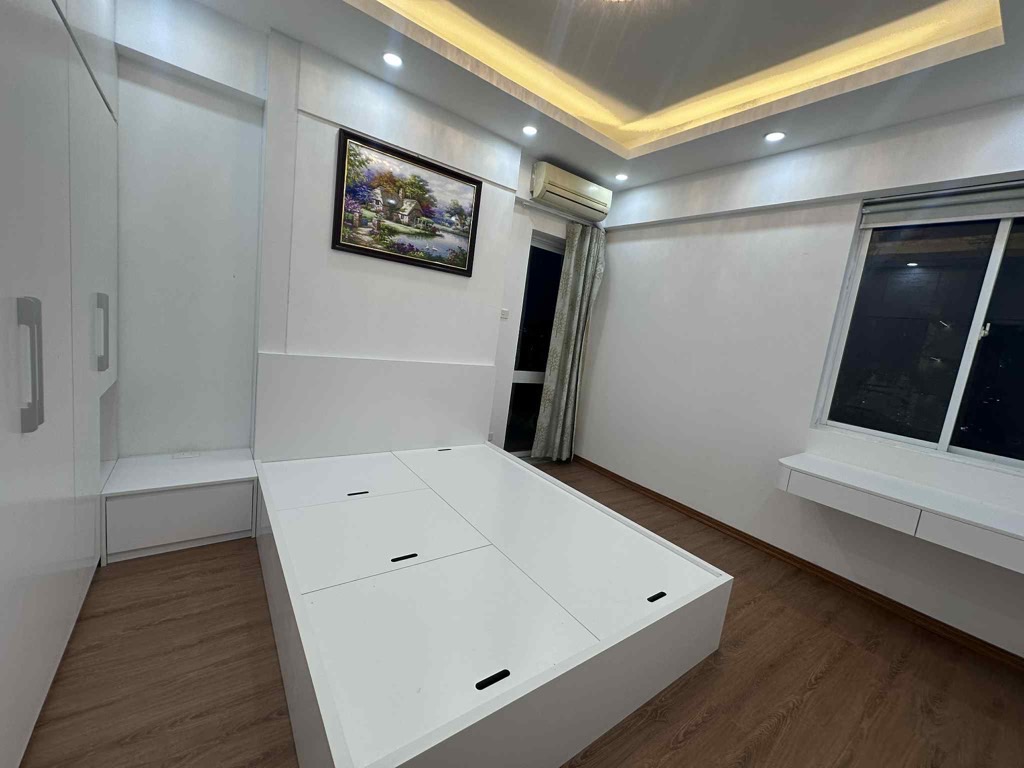 Bán nhà Lĩnh Nam - diện tích 115m2 24 tầng - Căn hộ 3 phòng ngủ 2WC tầng 4 view nhìn ra thành phố rất thoáng - giá 5,8 tỷ