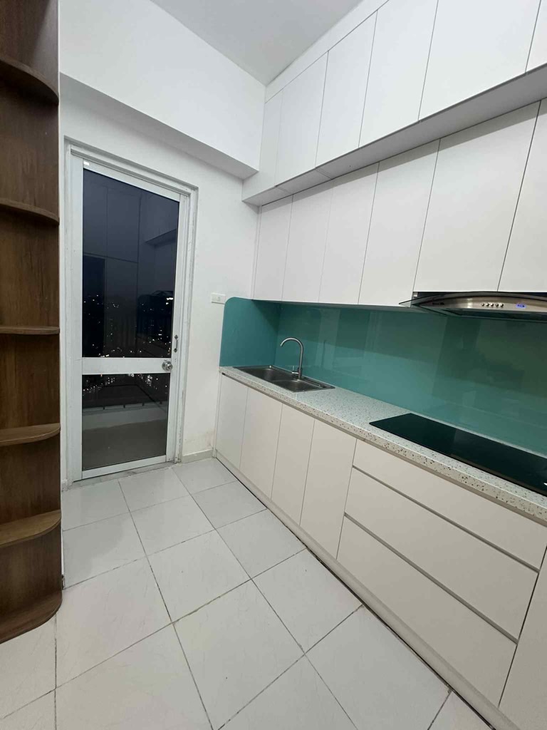 Bán nhà Lĩnh Nam - diện tích 115m2 24 tầng - Căn hộ 3 phòng ngủ 2WC tầng 4 view nhìn ra thành phố rất thoáng - giá 5,8 tỷ