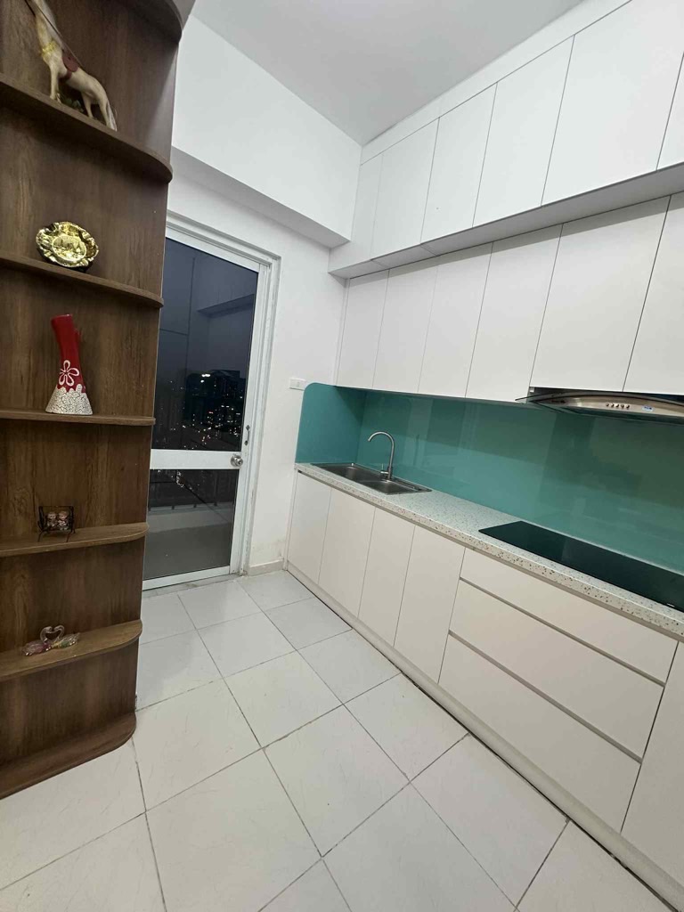 Bán nhà Lĩnh Nam - diện tích 115m2 24 tầng - Căn hộ 3 phòng ngủ 2WC tầng 4 view nhìn ra thành phố rất thoáng - giá 5,8 tỷ