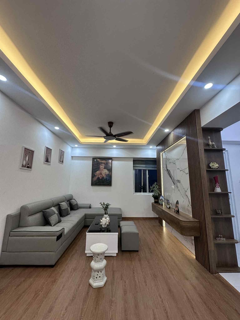 Bán nhà Lĩnh Nam - diện tích 115m2 24 tầng - Căn hộ 3 phòng ngủ 2WC tầng 4 view nhìn ra thành phố rất thoáng - giá 5,8 tỷ