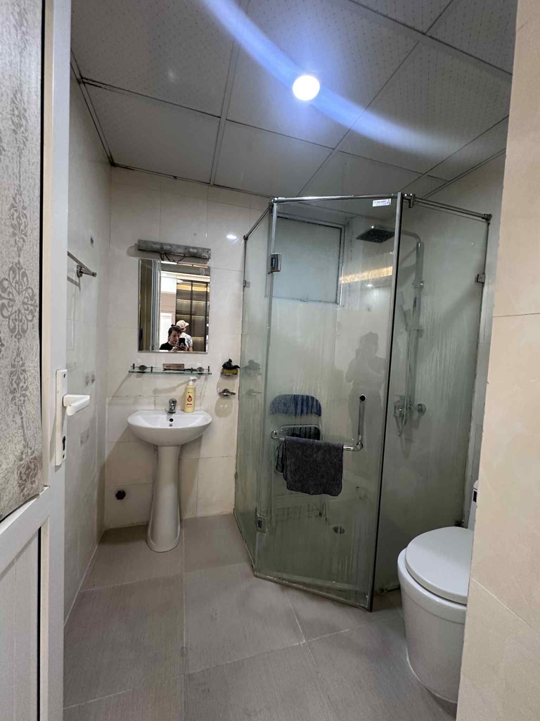 Bán nhà Lĩnh Nam - diện tích 115m2 24 tầng - Căn hộ 3 phòng ngủ 2WC tầng 4 view nhìn ra thành phố rất thoáng - giá 5,8 tỷ