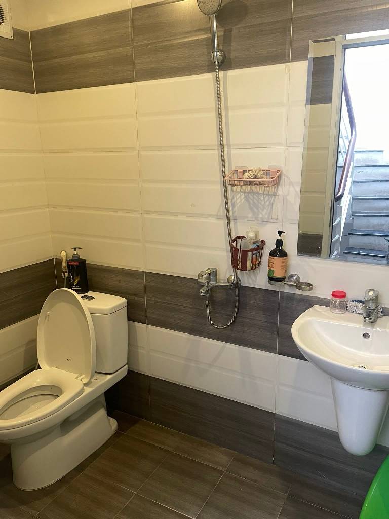 Bán nhà Quan Nhân - diện tích 71m2 5 tầng - Nhà 2 mặt thoáng, ô tô con đỗ cửa - giá 14,2 tỷ