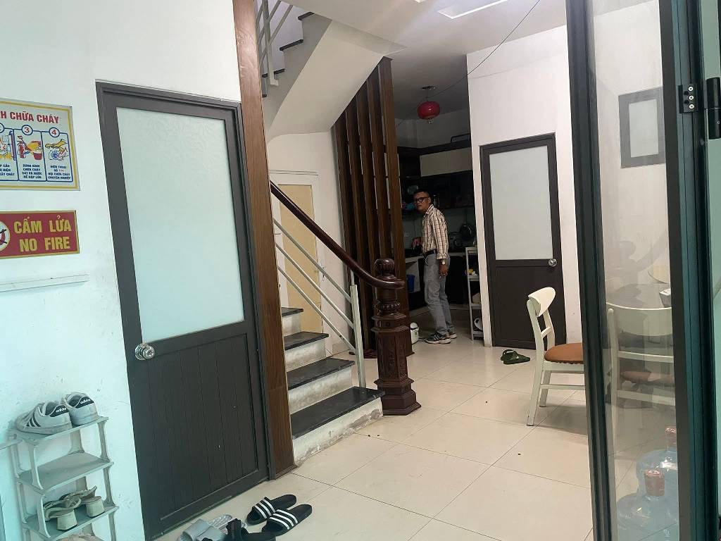 Bán nhà Quan Nhân - diện tích 71m2 5 tầng - Nhà 2 mặt thoáng, ô tô con đỗ cửa - giá 14,2 tỷ