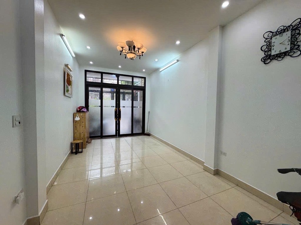 Bán nhà Đê La Thành - diện tích 53m2 5 tầng - Gara ô tô, nhà đẹp - giá 19,5 tỷ