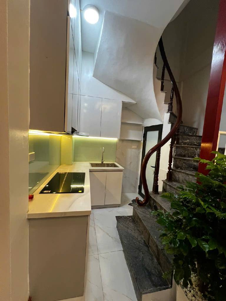 Bán nhà phố 250 Tân Mai - 22m2 5 tầng - lô góc , gần ô tô - giá 6,3 tỷ