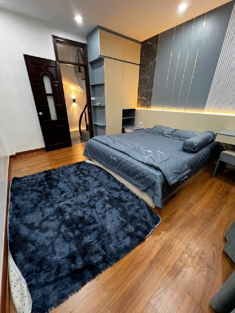 Bán nhà phố 250 Tân Mai - 22m2 5 tầng - lô góc , gần ô tô - giá 6,3 tỷ