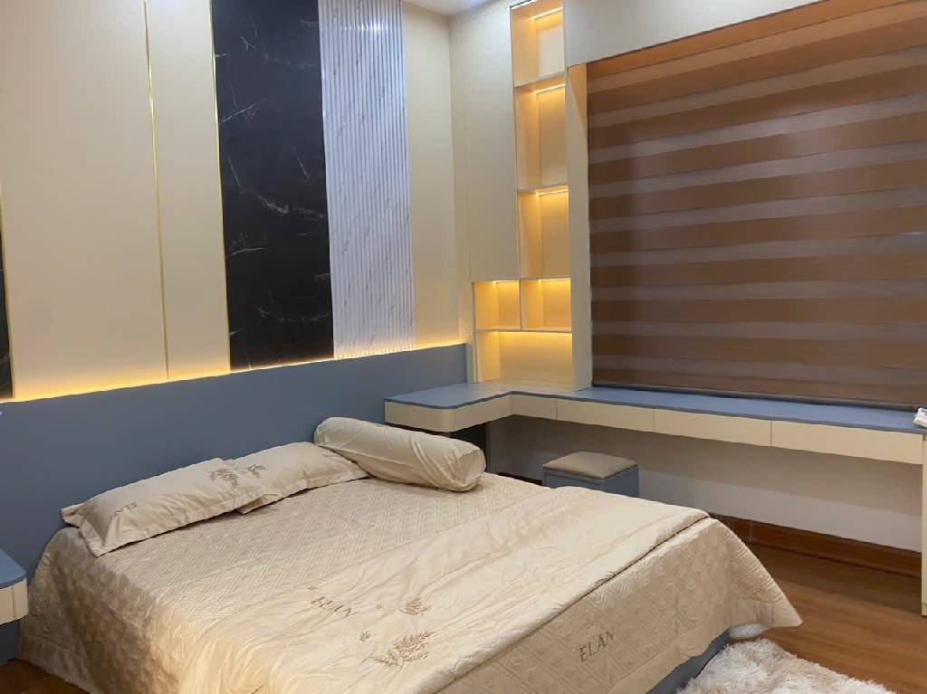 Bán nhà phố 250 Tân Mai - 22m2 5 tầng - lô góc , gần ô tô - giá 6,3 tỷ