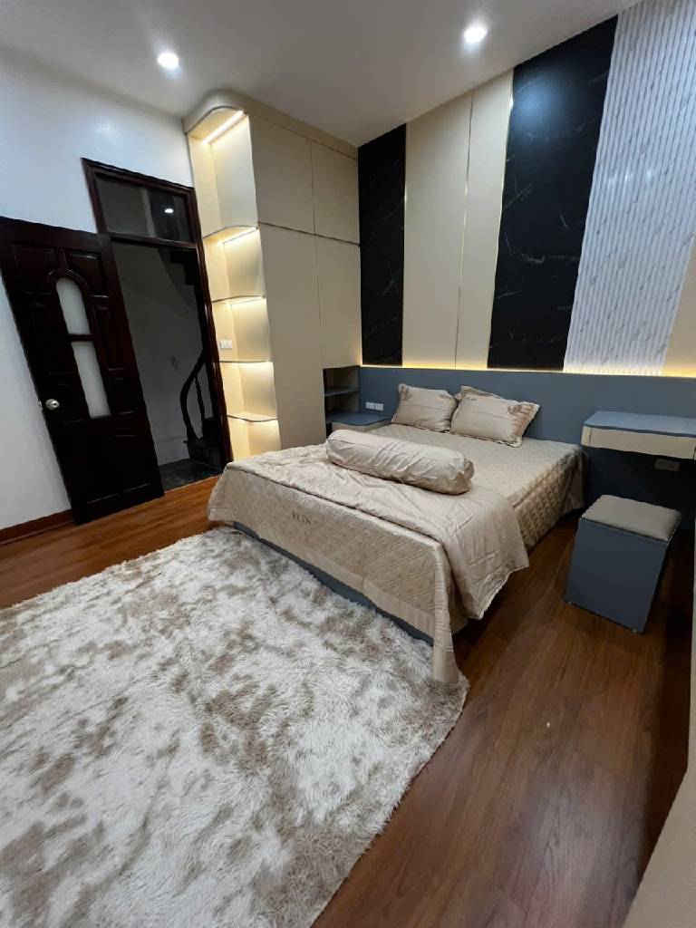 Bán nhà phố 250 Tân Mai - 22m2 5 tầng - lô góc , gần ô tô - giá 6,3 tỷ