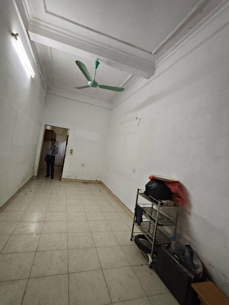 Bán nhà Lê Thanh Nghị - 33m2 4 tầng - ô tô đỗ cửa, ngõ nông thông bàn cờ - giá 9,x tỷ
