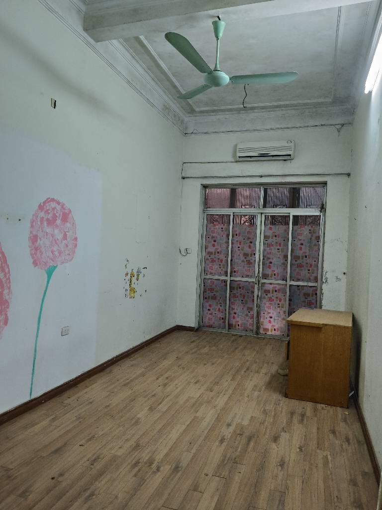 Bán nhà Lê Thanh Nghị - 33m2 4 tầng - ô tô đỗ cửa, ngõ nông thông bàn cờ - giá 9,x tỷ
