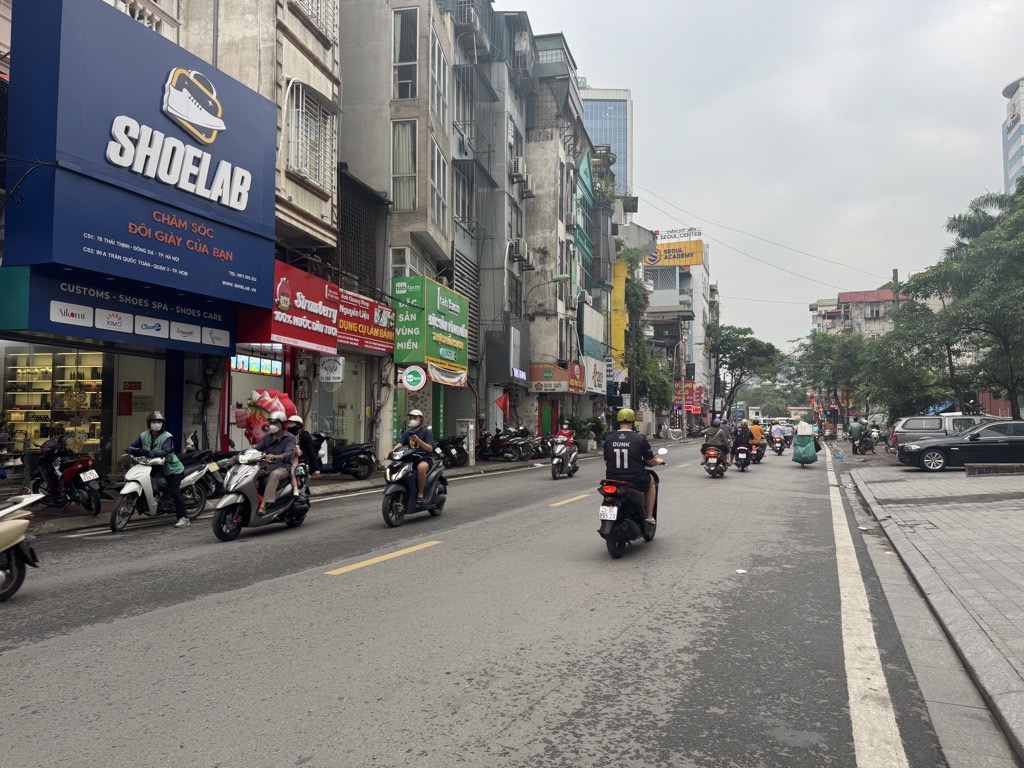 Bán nhà Thái Thịnh - diện tích 46.5m2 4 tầng - Mặt phố kinh doanh sầm uất - giá 23,3 tỷ