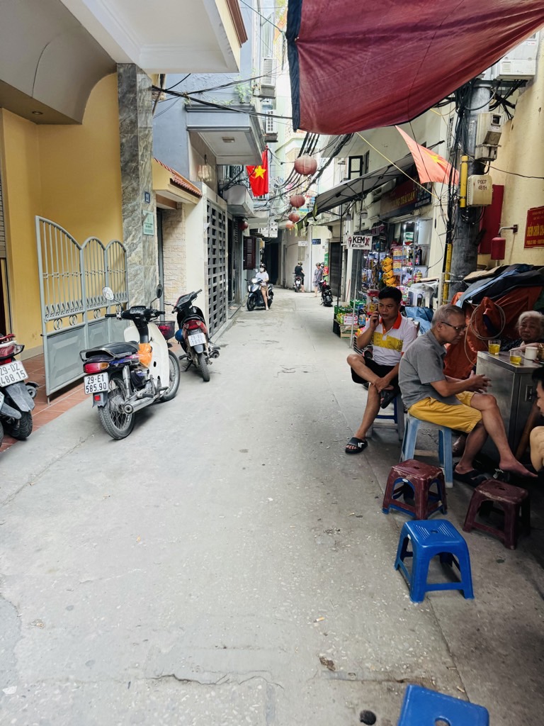 Bán nhà ngõ Lệnh Cư - diện tích 24,2m2 5 tầng - Mặt tiền rộng thoáng - giá 6,3 tỷ