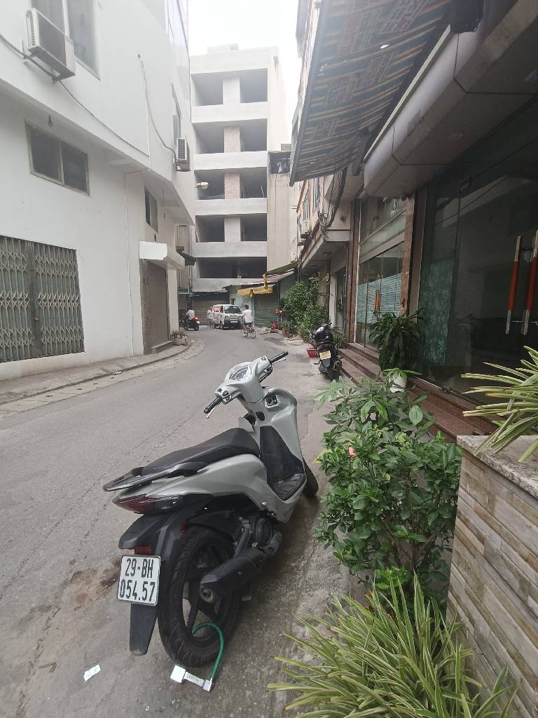 Bán nhà Gốc Đề - diện tích 42m2 3 tầng - ngõ thông, gần ô tô - giá 9,3 tỷ