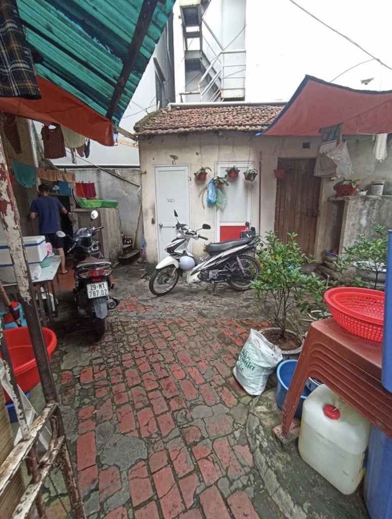 Bán nhà Lê Văn Hưu - diện tích 24m2 2 tầng - Ô tô tránh - giá 12 tỷ