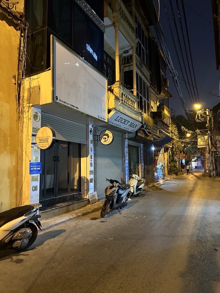 Bán nhà Trương Định - diện tích 35m2 5 tầng - ô tô tránh - giá 9,7 tỷ