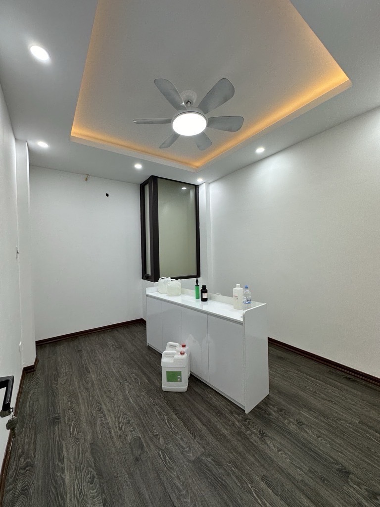 Bán nhà Trương Định - diện tích 35m2 5 tầng - ô tô tránh - giá 9,7 tỷ