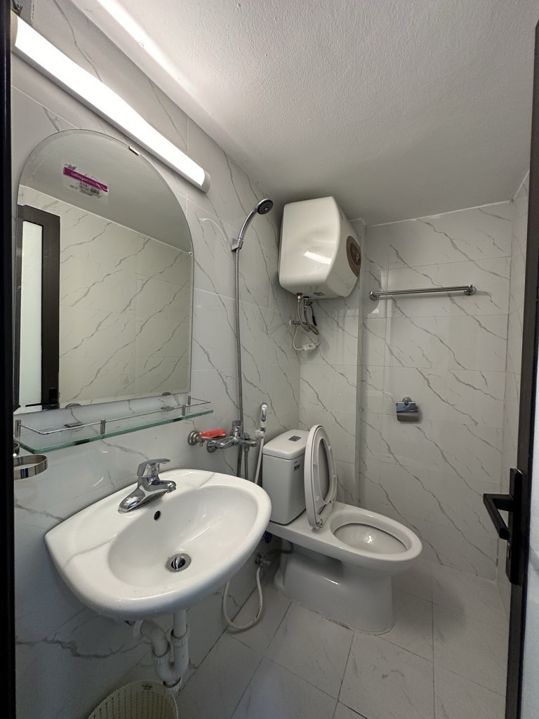 Bán nhà Trương Định - diện tích 35m2 5 tầng - ô tô tránh - giá 9,7 tỷ