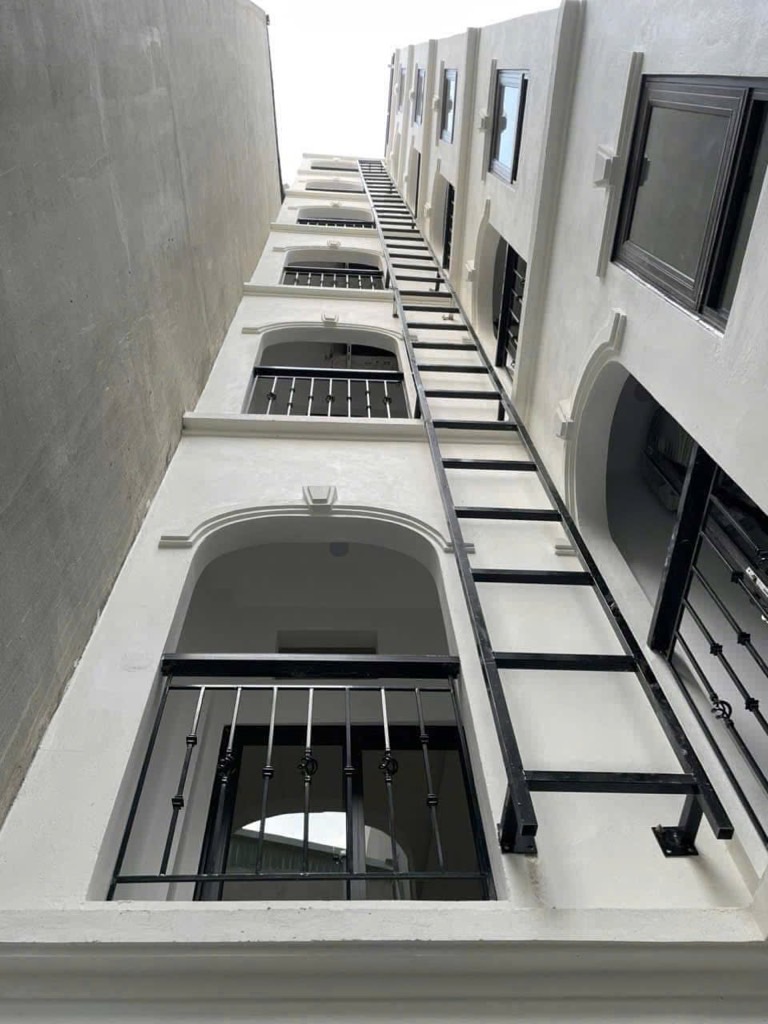 Bán nhà Đê La Thành - diện tích 49.2m2 7 tầng - Thang máy - giá 14,9 tỷ