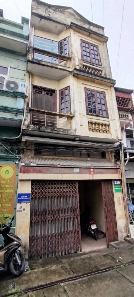 Bán nhà Giải Phóng - diện tích 62.4m2 3 tầng - Mặt phố kinh doanh mạnh - giá 9,3 tỷ