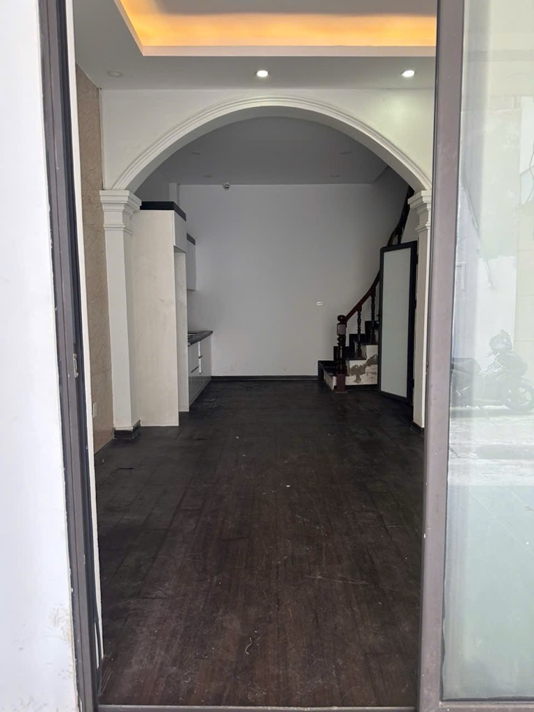 Bán nhà Khương Đình - diện tích 42m2 5 tầng - Mặt ngõ thông, cách phố chỉ 50m - giá 13,5 tỷ