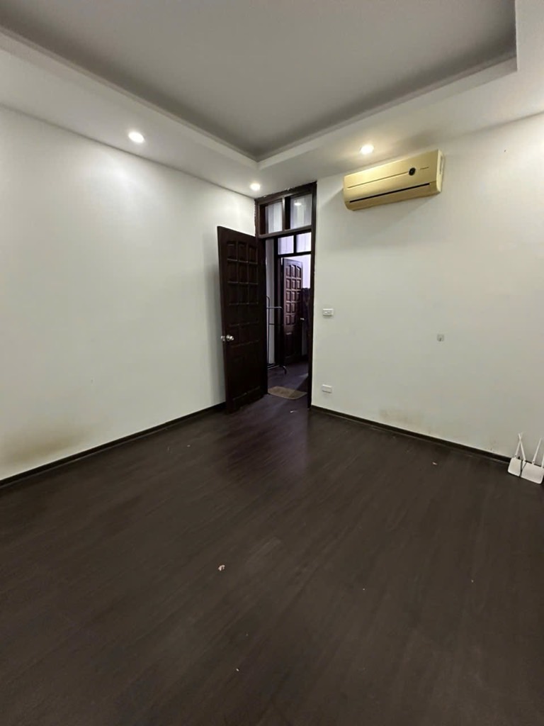 Bán nhà Khương Đình - diện tích 42m2 5 tầng - Mặt ngõ thông, cách phố chỉ 50m - giá 13,5 tỷ