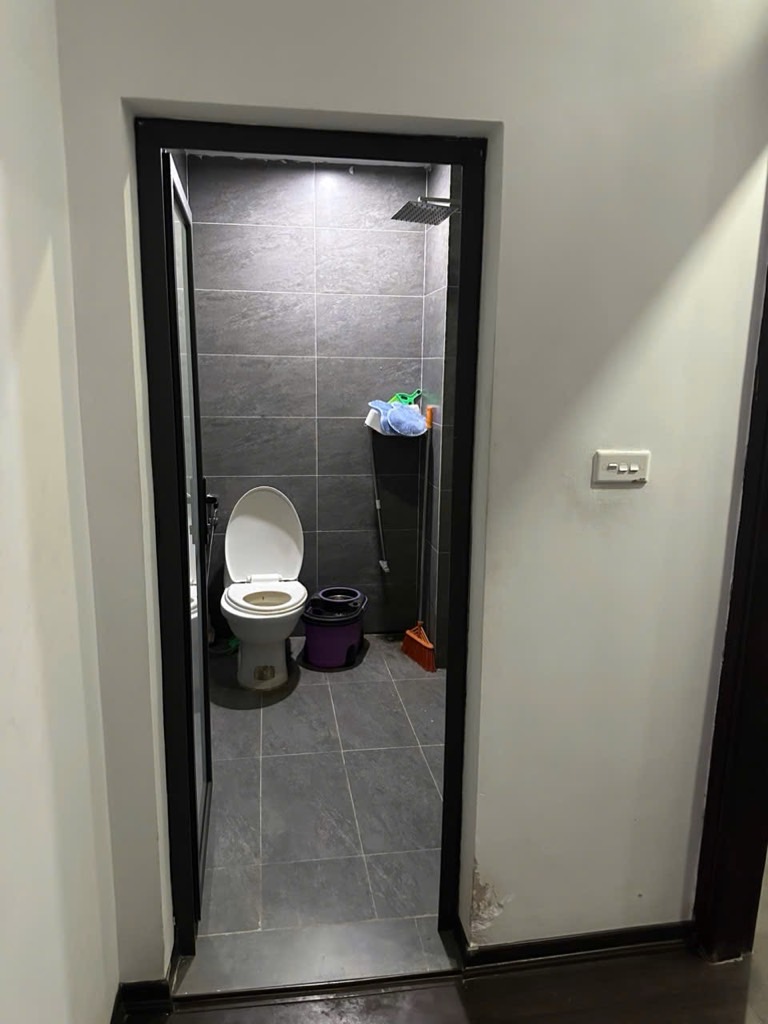 Bán nhà Khương Đình - diện tích 42m2 5 tầng - Mặt ngõ thông, cách phố chỉ 50m - giá 13,5 tỷ