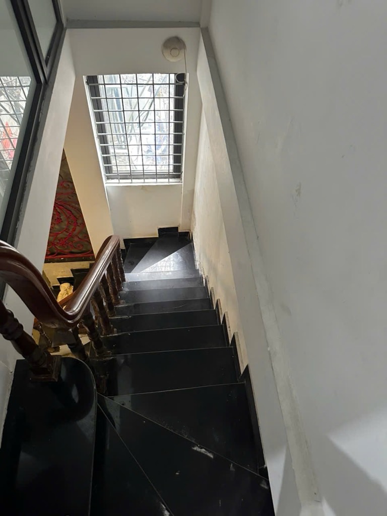 Bán nhà Khương Đình - diện tích 42m2 5 tầng - Mặt ngõ thông, cách phố chỉ 50m - giá 13,5 tỷ