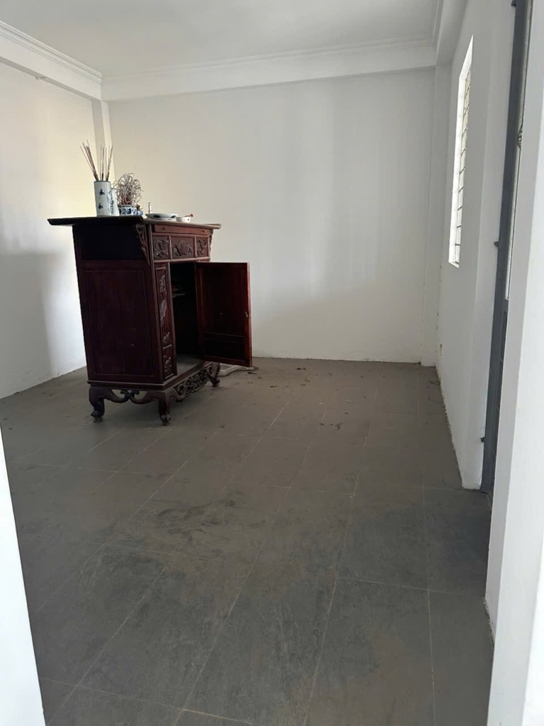 Bán nhà Khương Đình - diện tích 42m2 5 tầng - Mặt ngõ thông, cách phố chỉ 50m - giá 13,5 tỷ