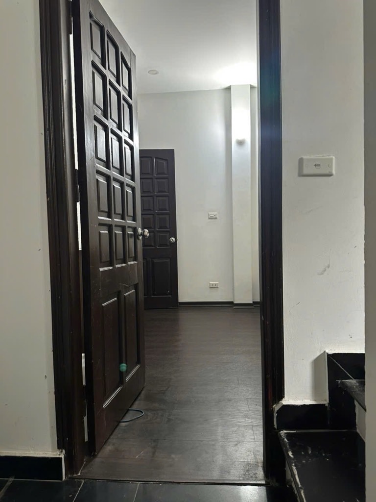 Bán nhà Khương Đình - diện tích 42m2 5 tầng - Mặt ngõ thông, cách phố chỉ 50m - giá 13,5 tỷ