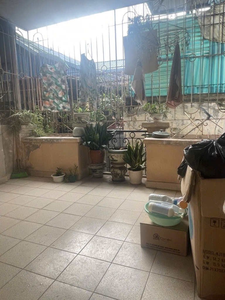 Bán nhà Hào Nam - diện tích 26m2 5 tầng - Sổ đỏ chính chủ sẵn sàng giao dịch - giá 6,3 tỷ