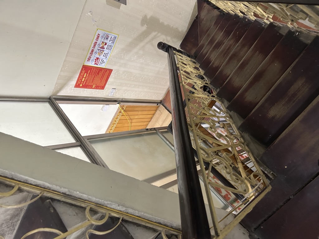 Bán nhà Nguyễn Trãi - diện tích 45m2 4 tầng - Mặt đường vỉa hè ô tô tránh - giá 14 tỷ