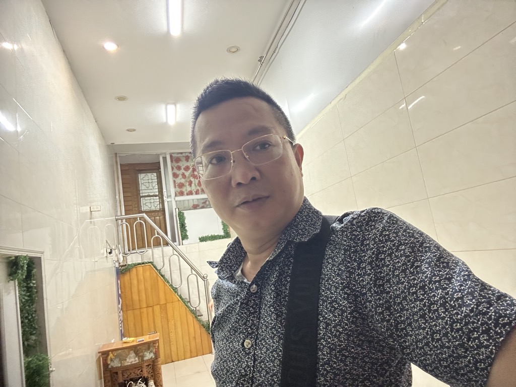 Bán nhà Nguyễn Trãi - diện tích 45m2 4 tầng - Mặt đường vỉa hè ô tô tránh - giá 14 tỷ