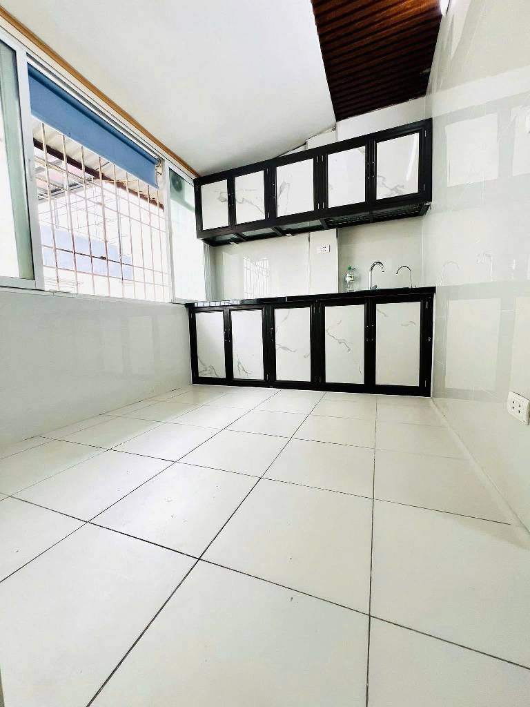 Bán nhà Ngọc Hồi - diện tích 42.7m2 5 tầng - Ô TÔ ĐỖ CẦU THANG - giá 3,4 tỷ