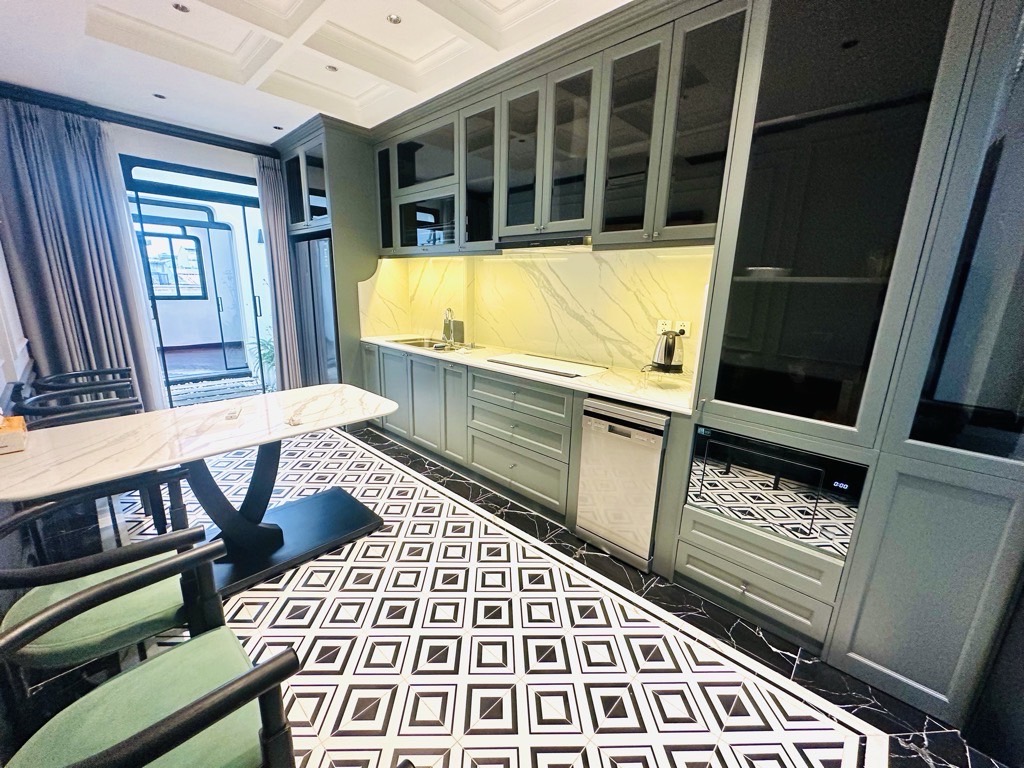 Bán nhà Thịnh Liệt - diện tích 48.5m2 5 tầng - Ô tô đỗ cửa - giá 14 tỷ