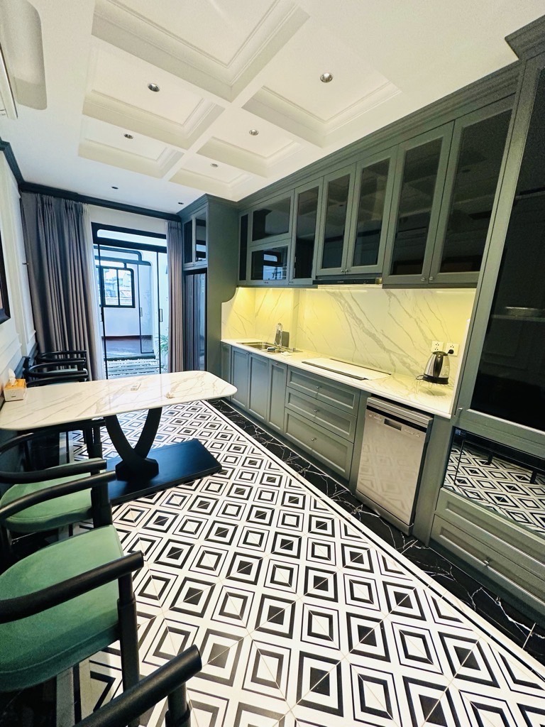 Bán nhà Thịnh Liệt - diện tích 48.5m2 5 tầng - Ô tô đỗ cửa - giá 14 tỷ